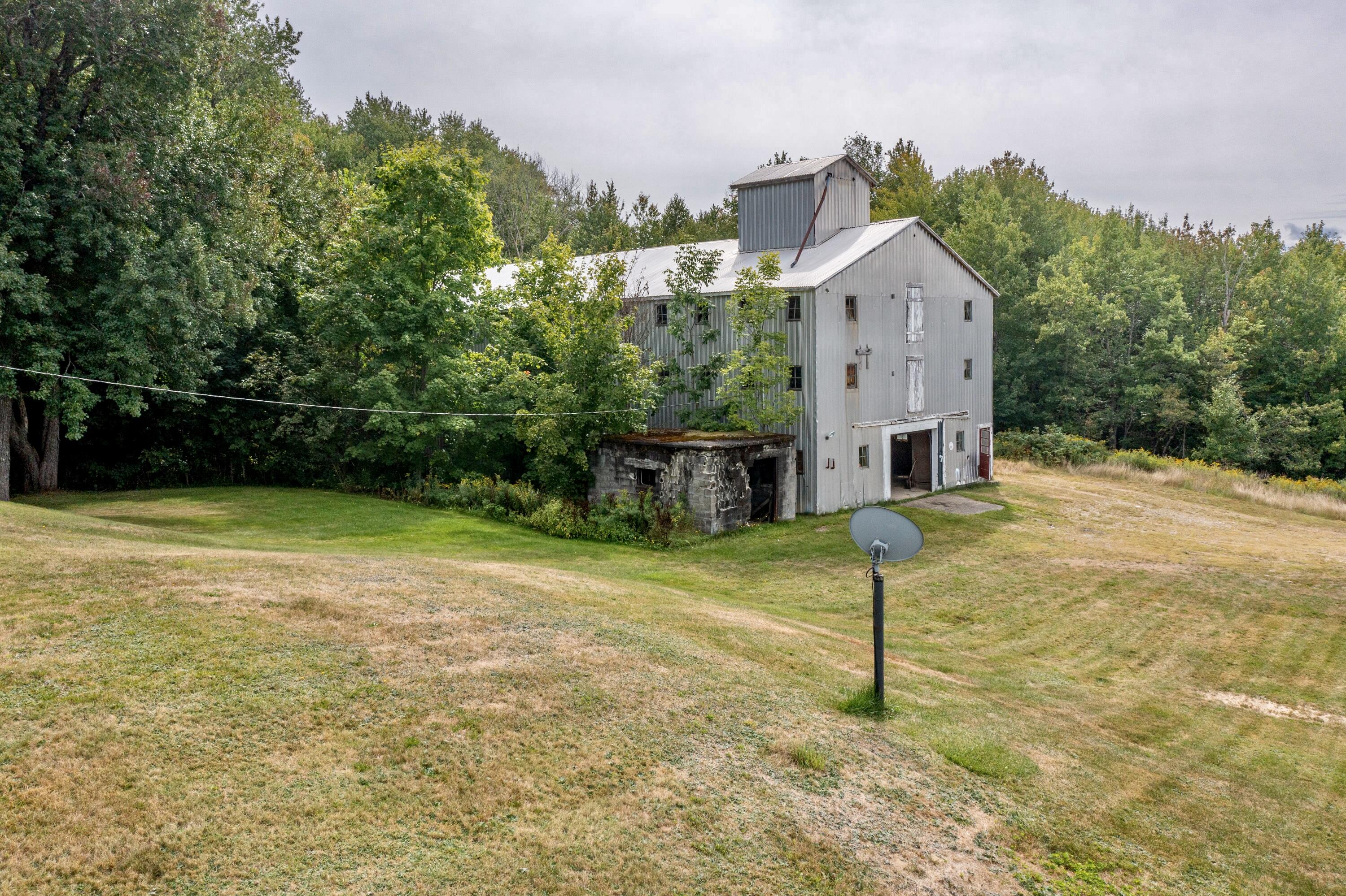 main property photo 37
