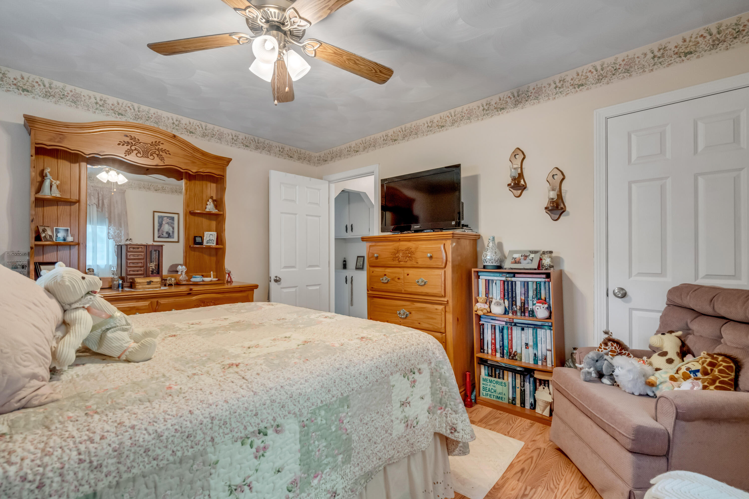 main property photo 13