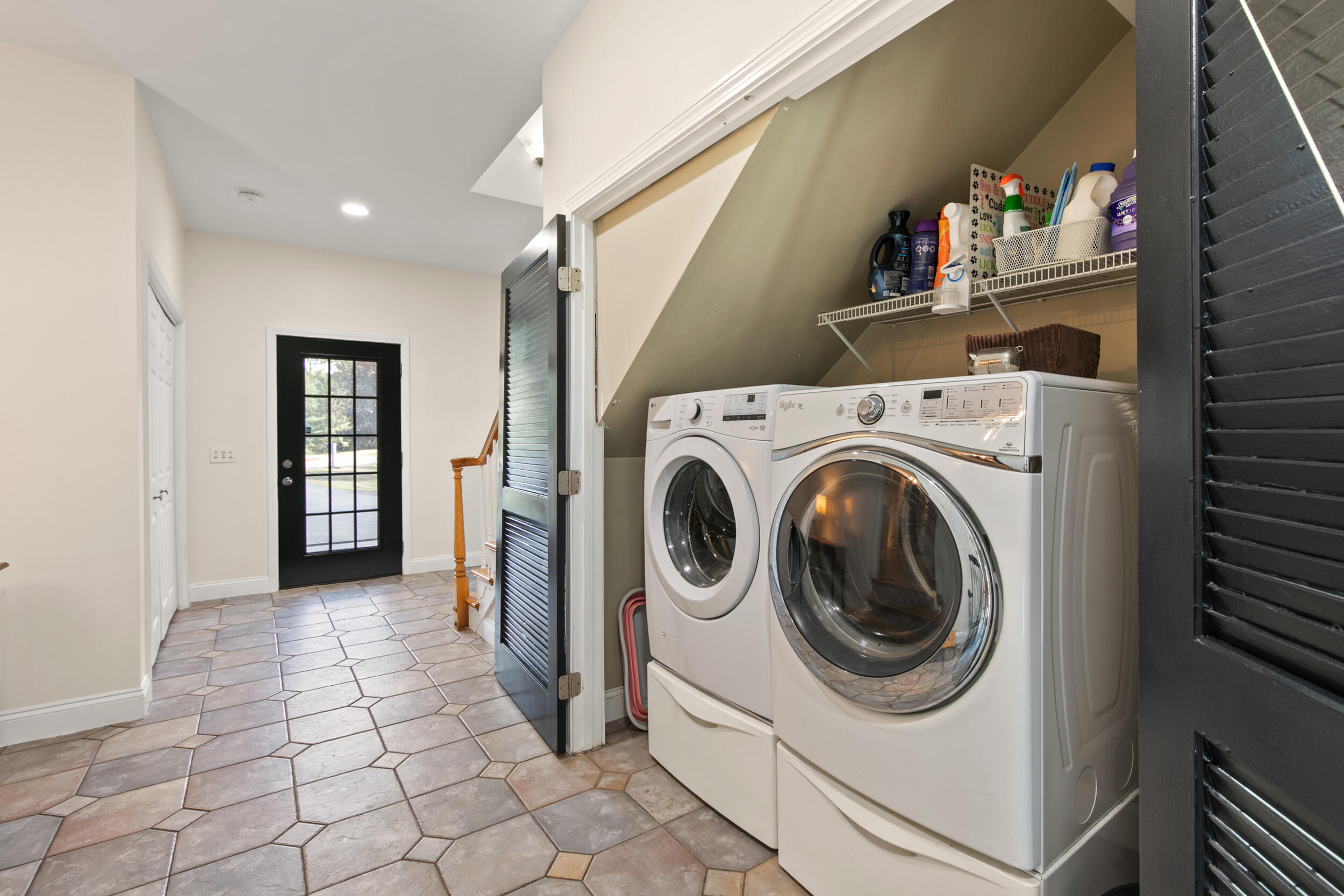 main property photo 14