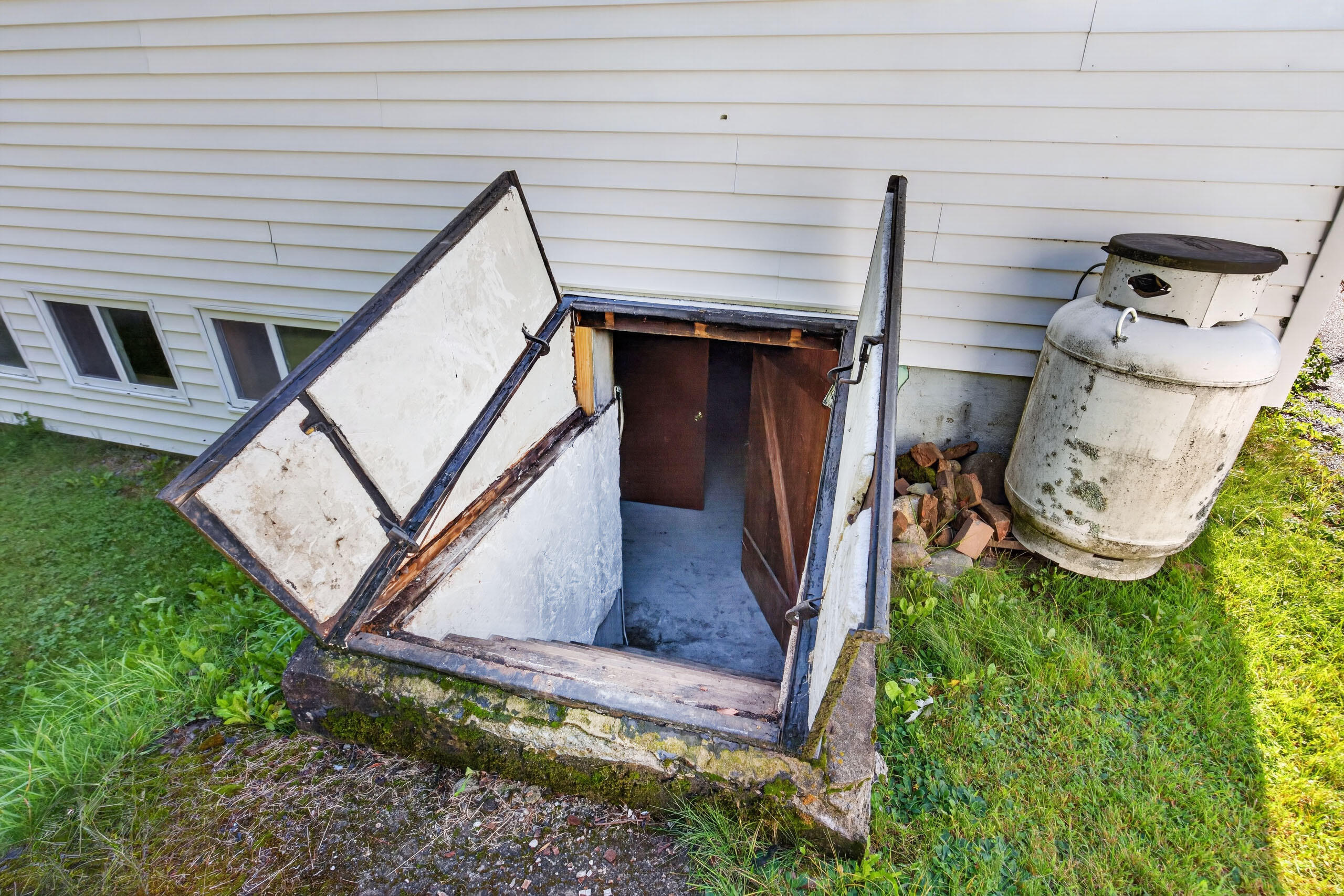 main property photo 32