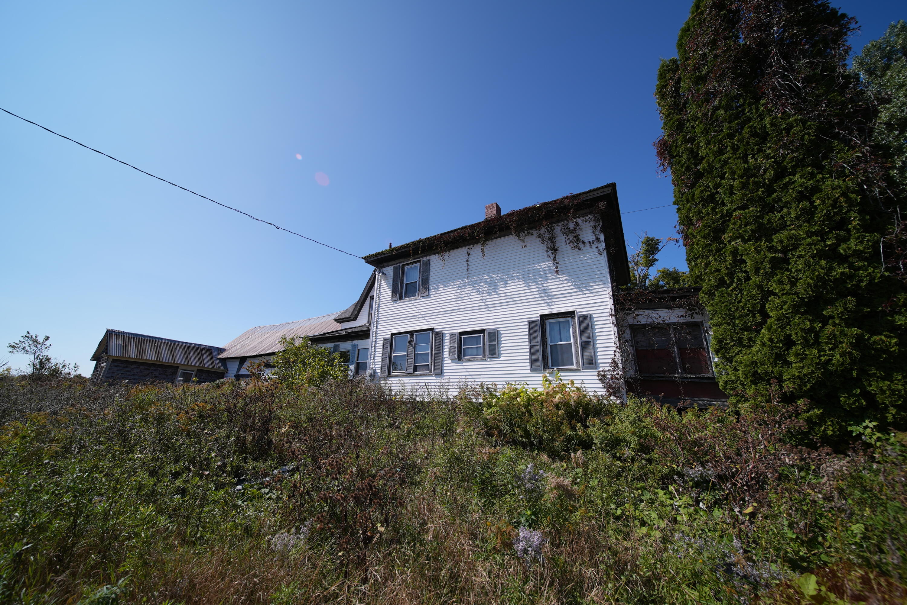 main property photo 28