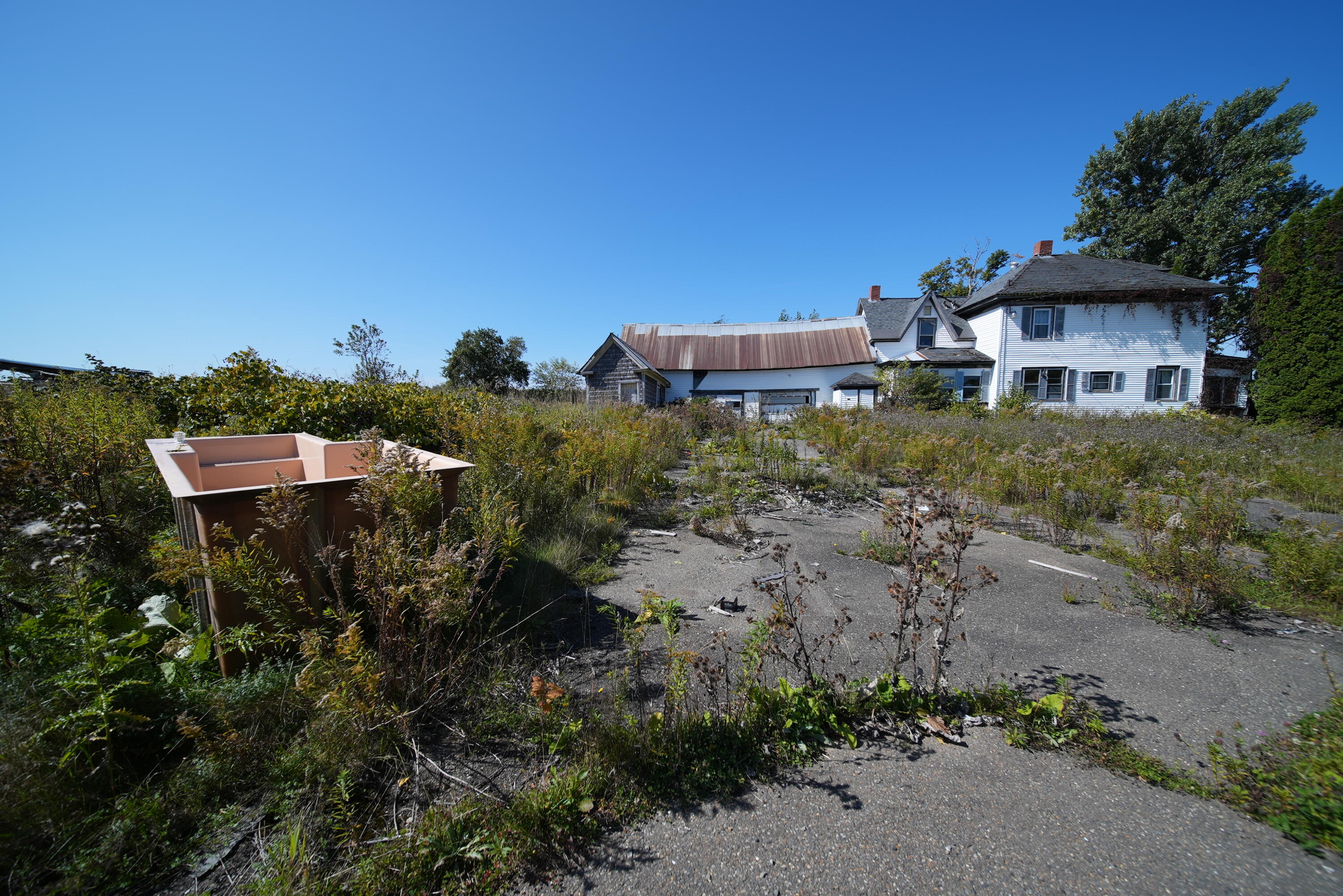 main property photo 30