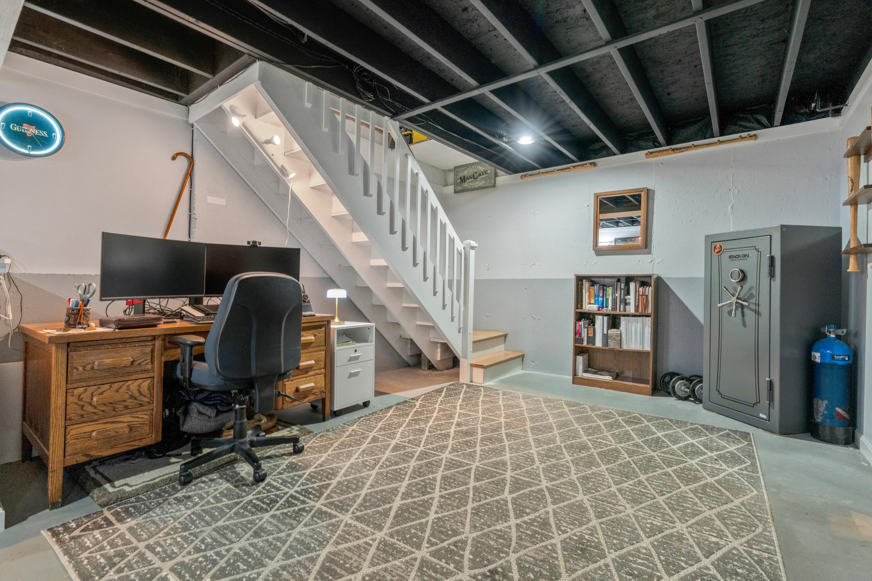 main property photo 25