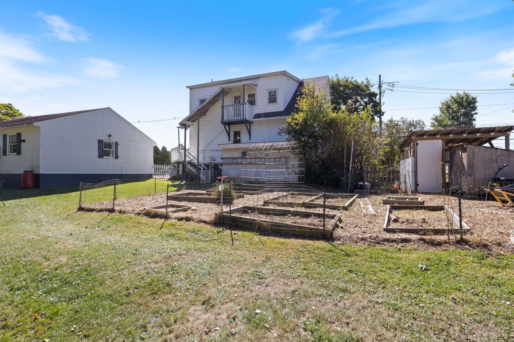 main property photo 28