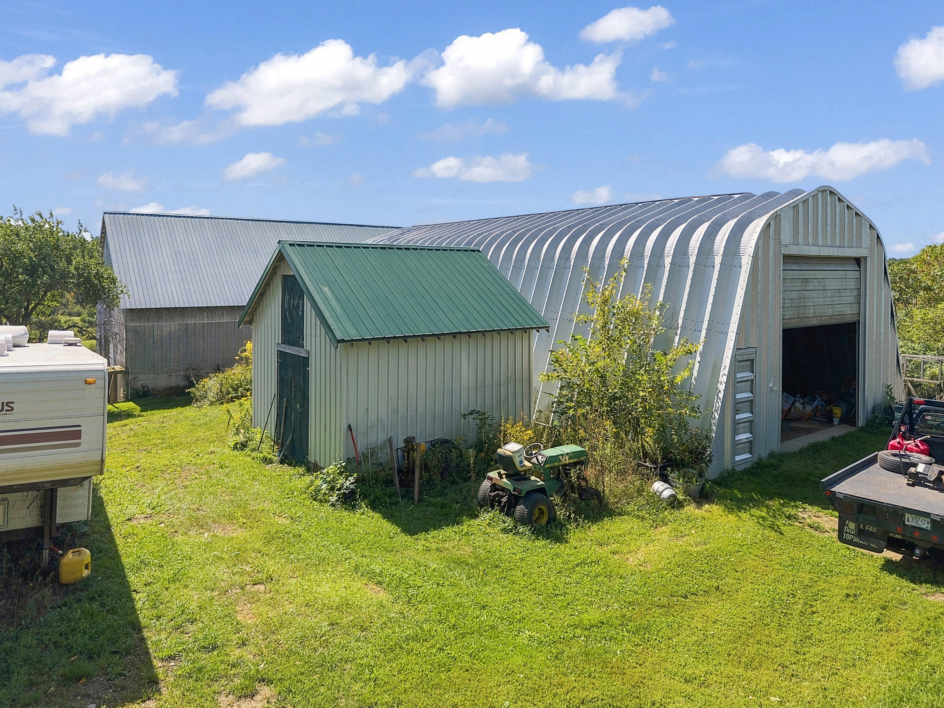 main property photo 40