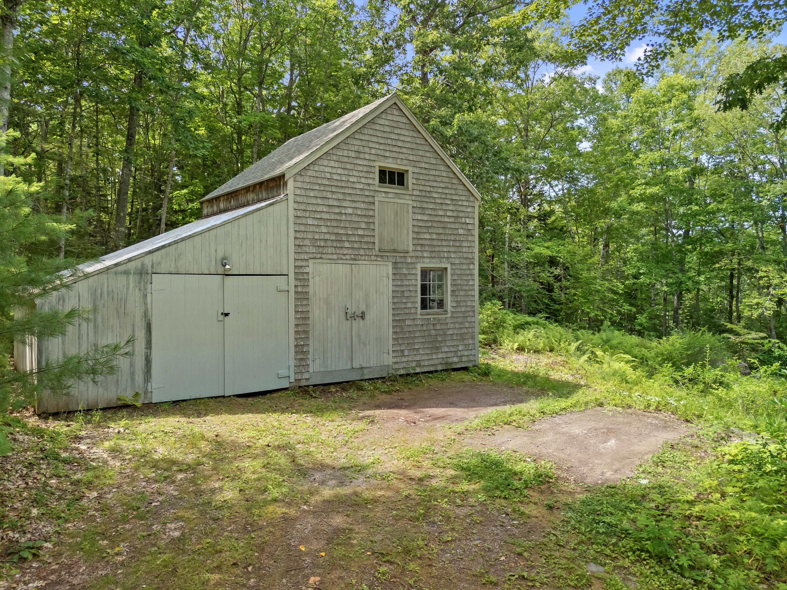main property photo 40