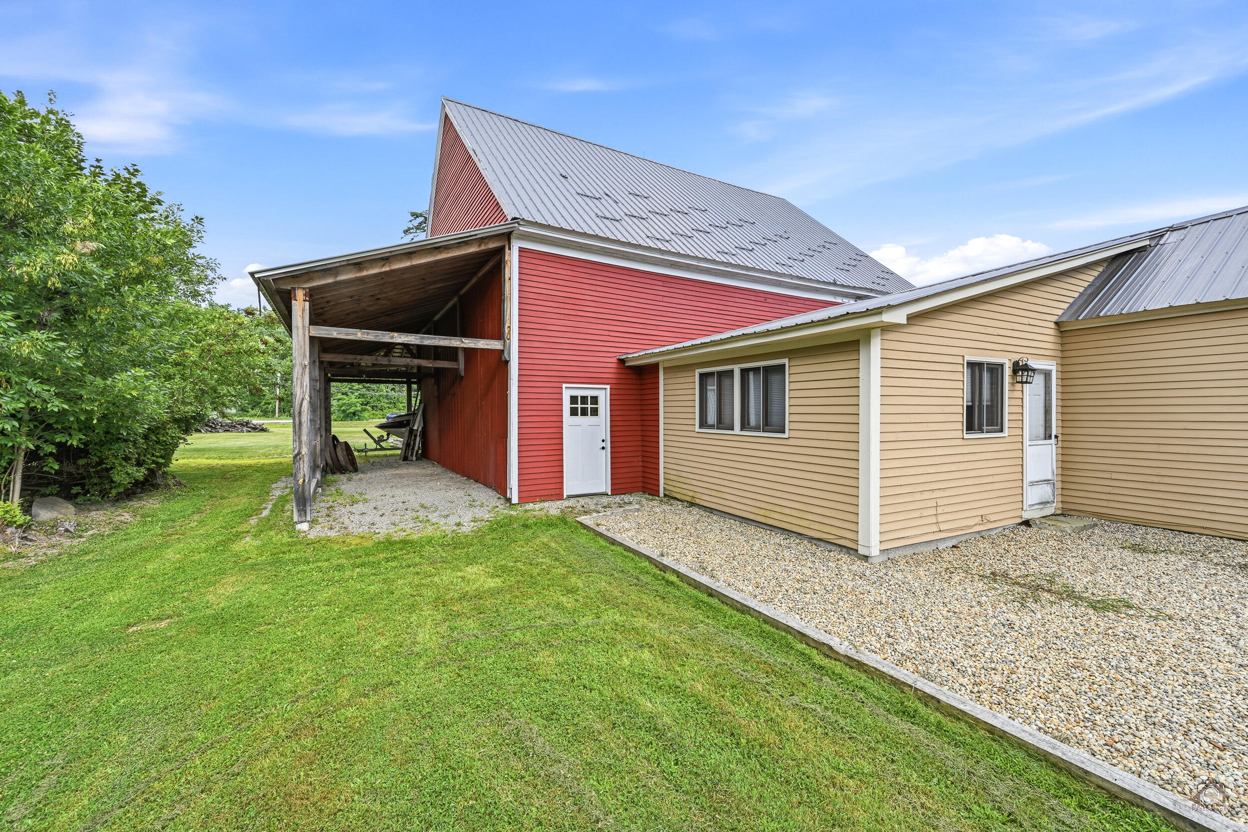 main property photo 33