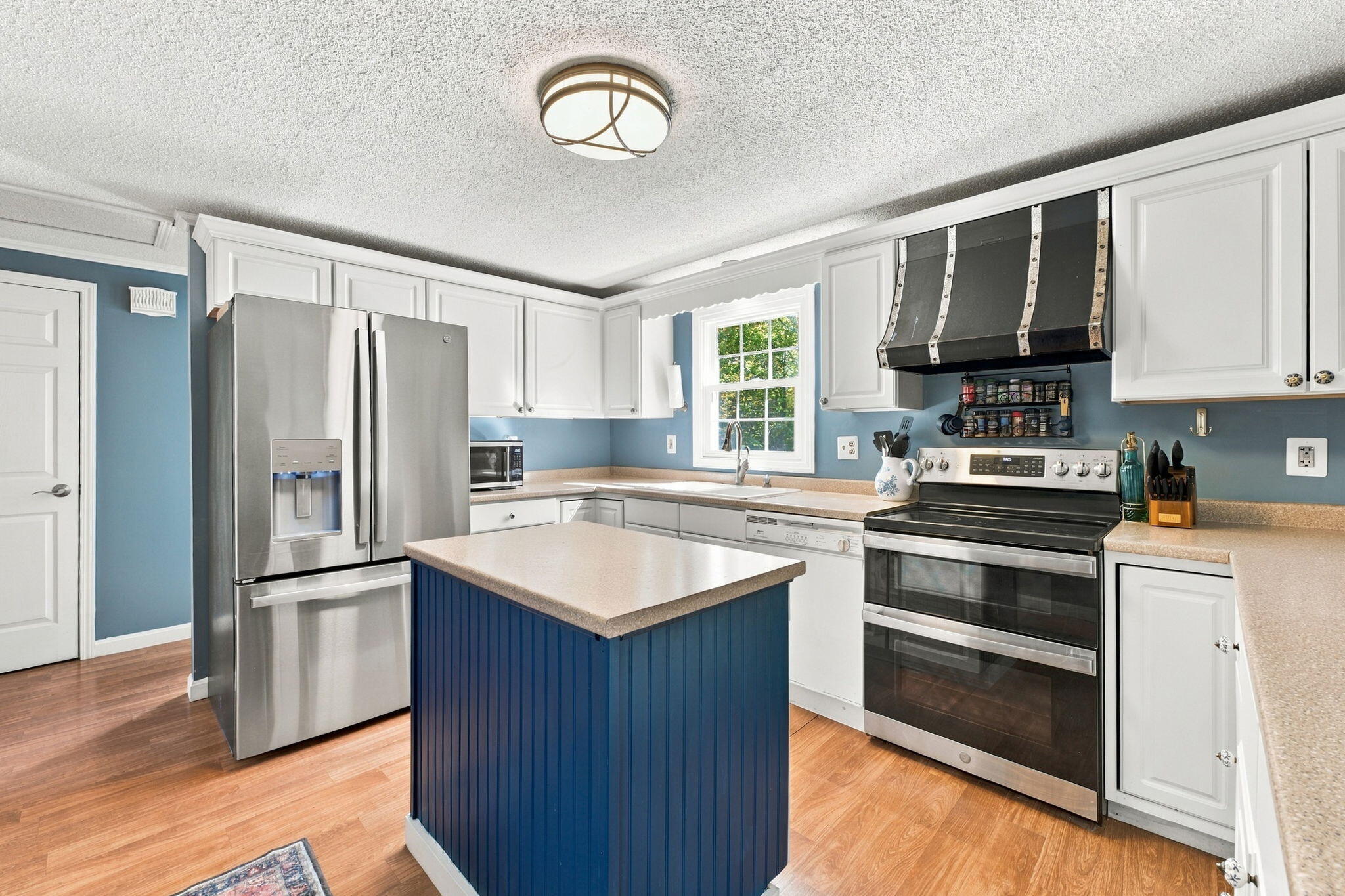 main property photo 17