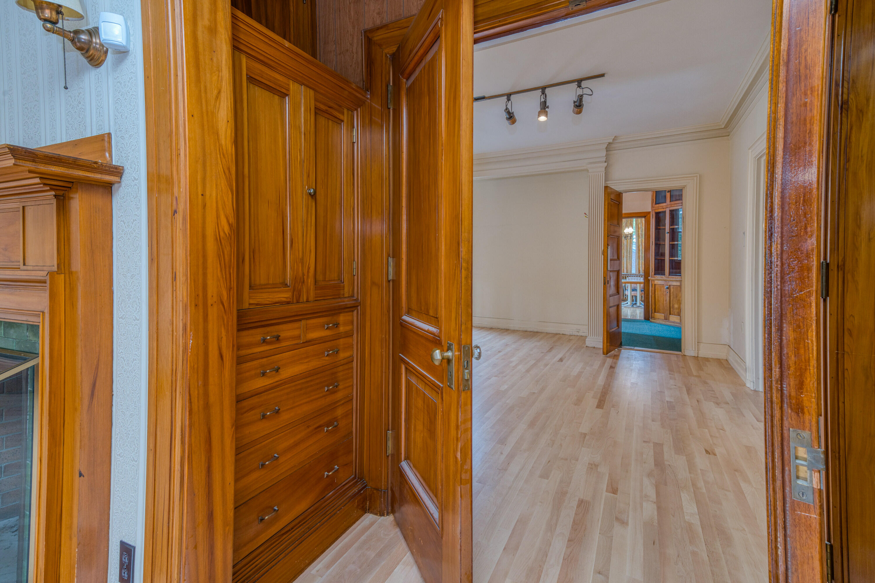 main property photo 25