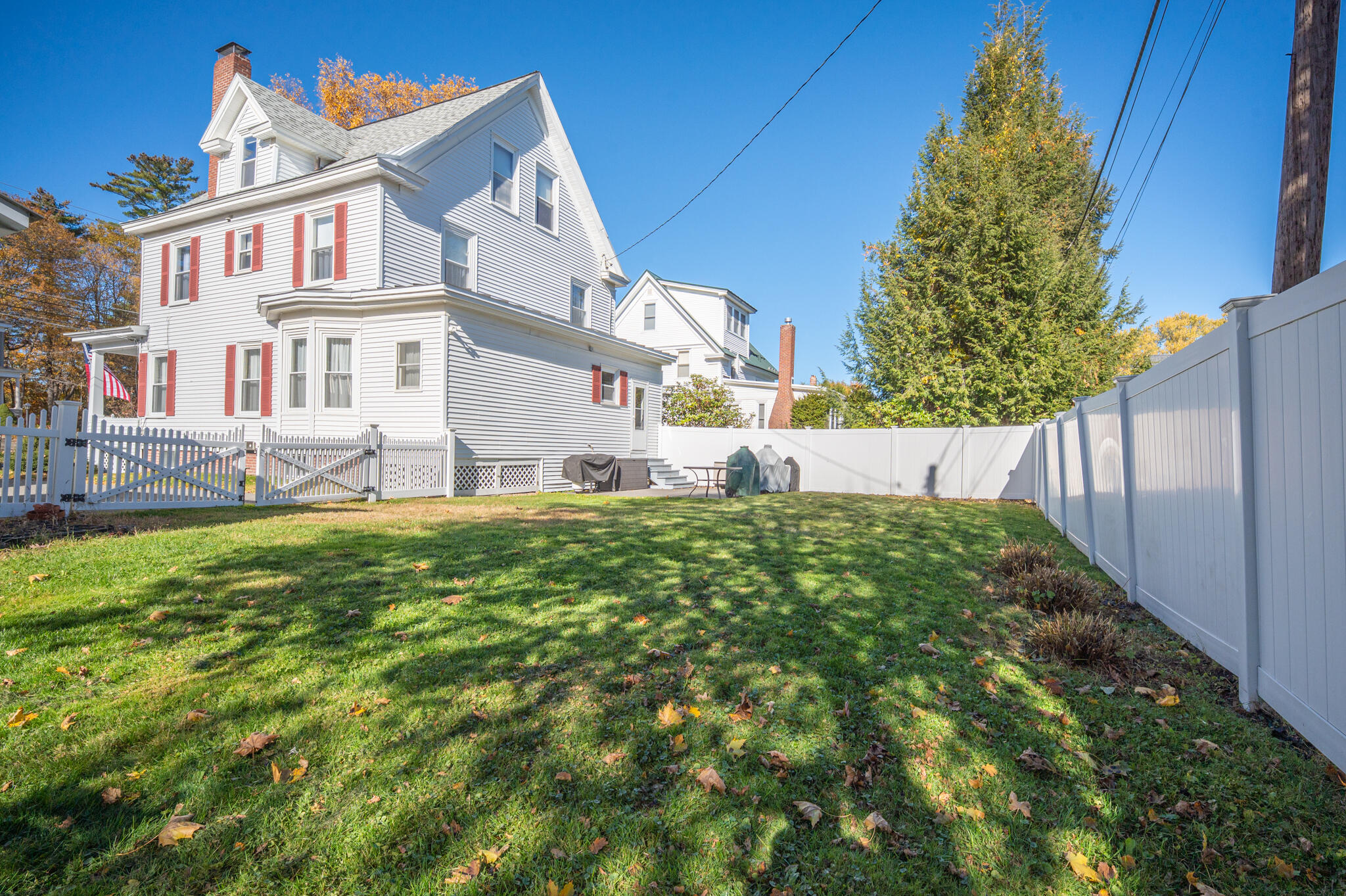 main property photo 32