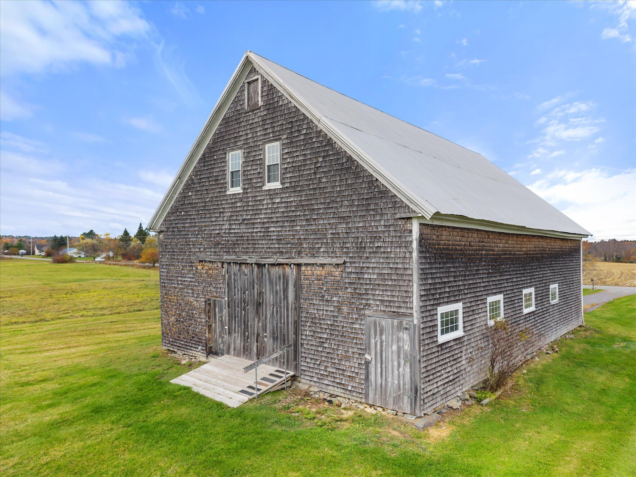 main property photo 35
