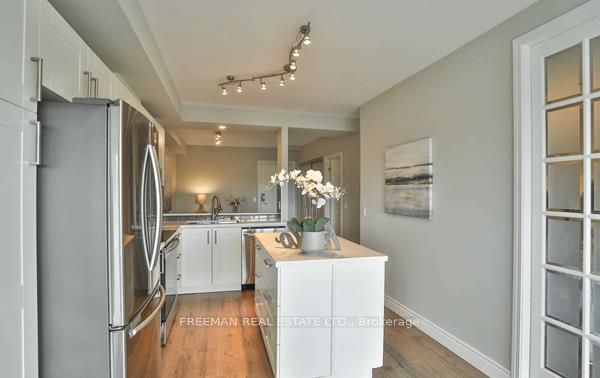 MLS® sold listing #W12657352 located at 200 Burnhamthorpe Rd Unit 802