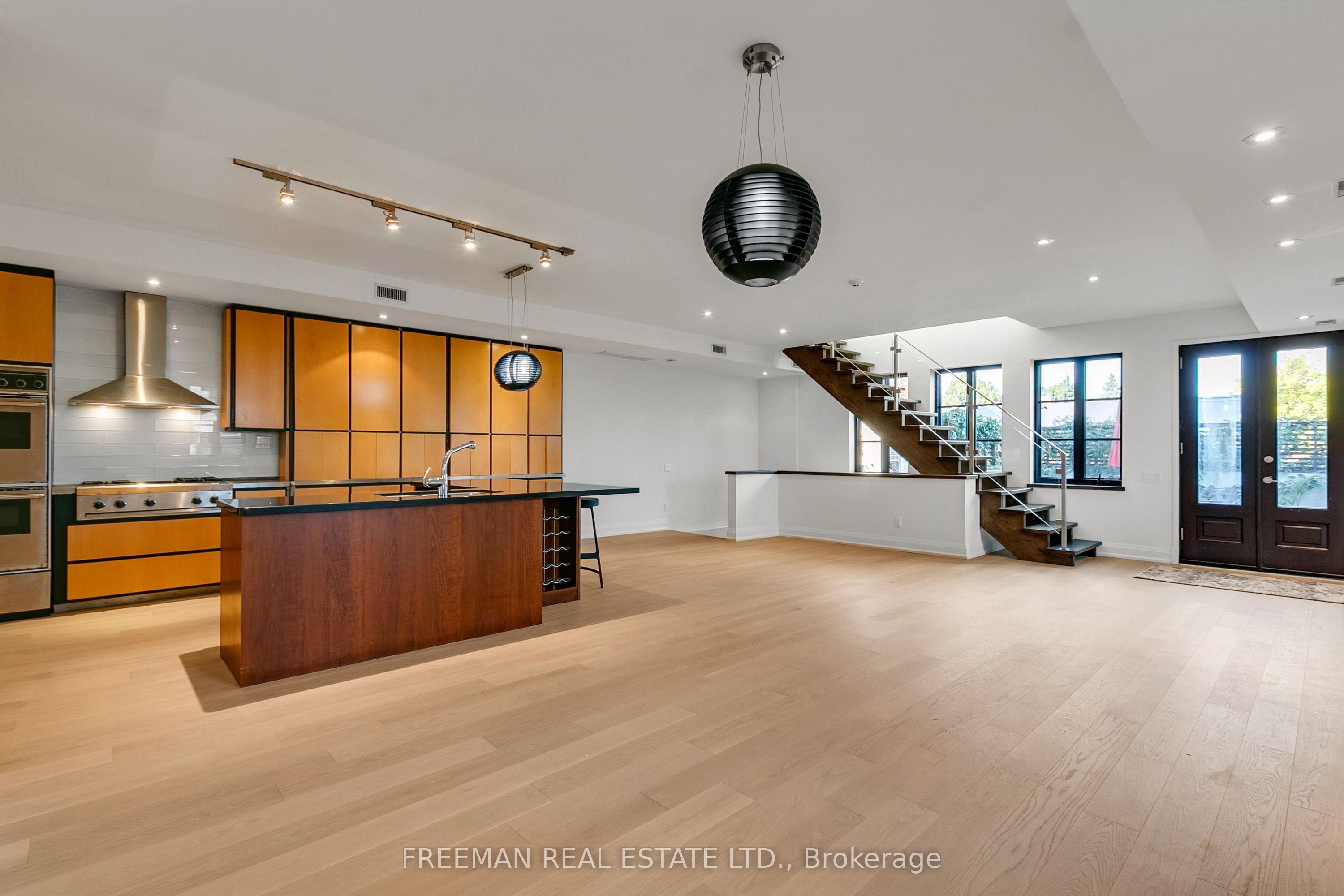 MLS® sold listing #W12824816 located at 967 Ossington Avenue Upper