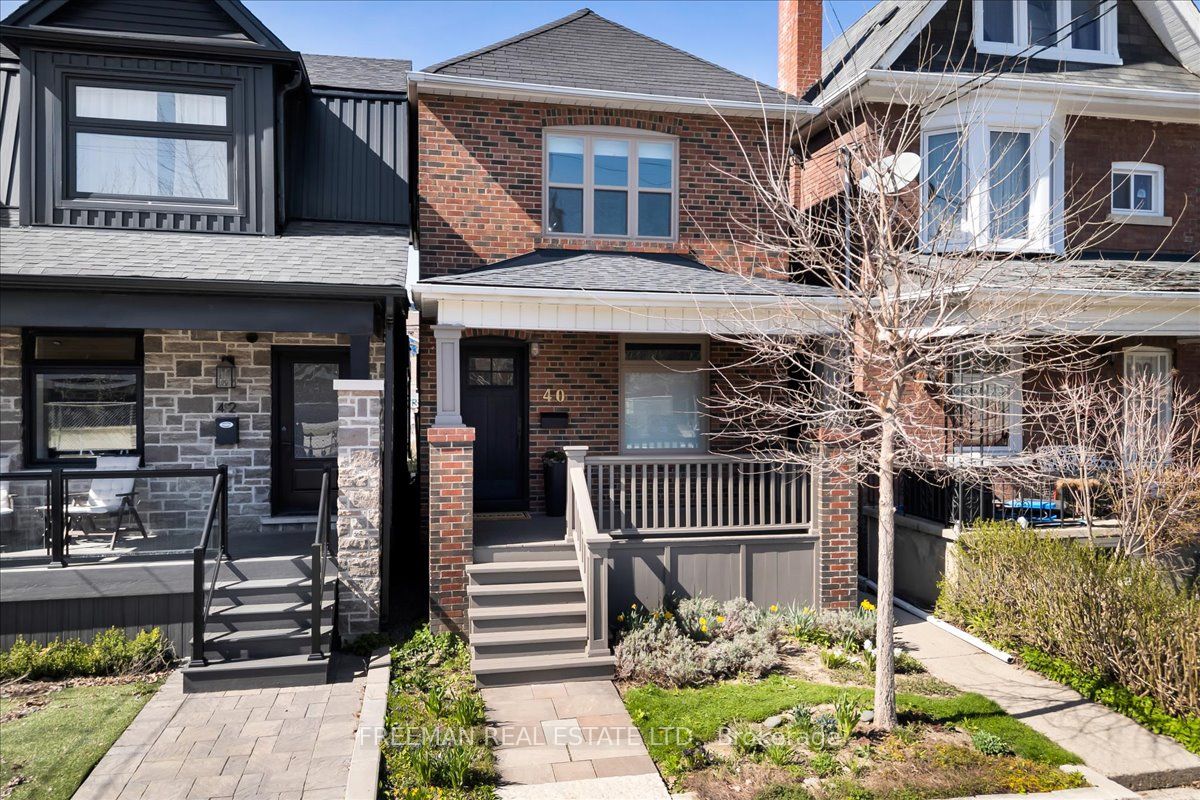 MLS® sold listing #W13065458 located at 40 Garnet Ave