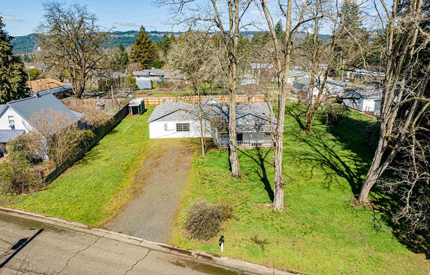 2582 Kalmia St, Sweet Home, OR 97386