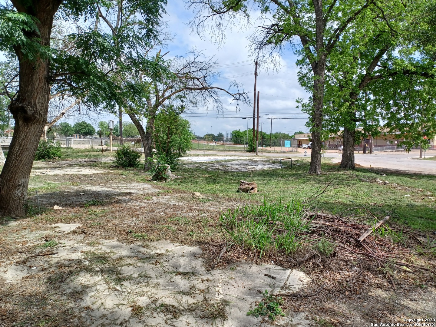 main property photo 11