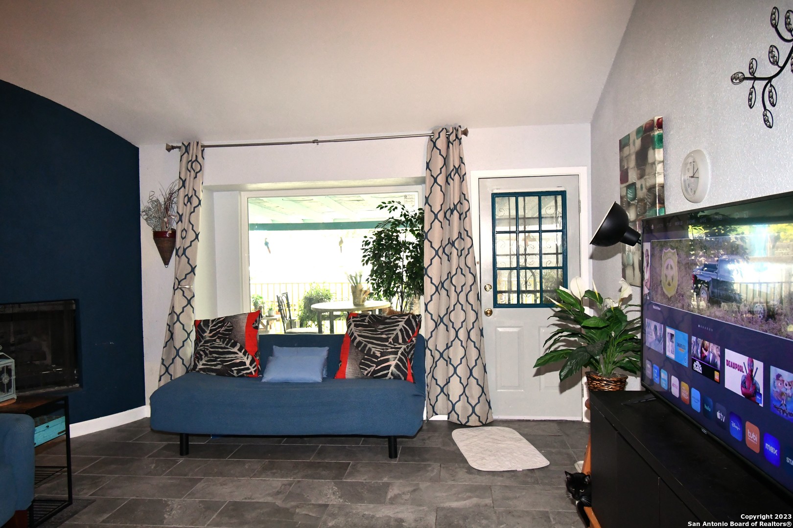 main property photo 3
