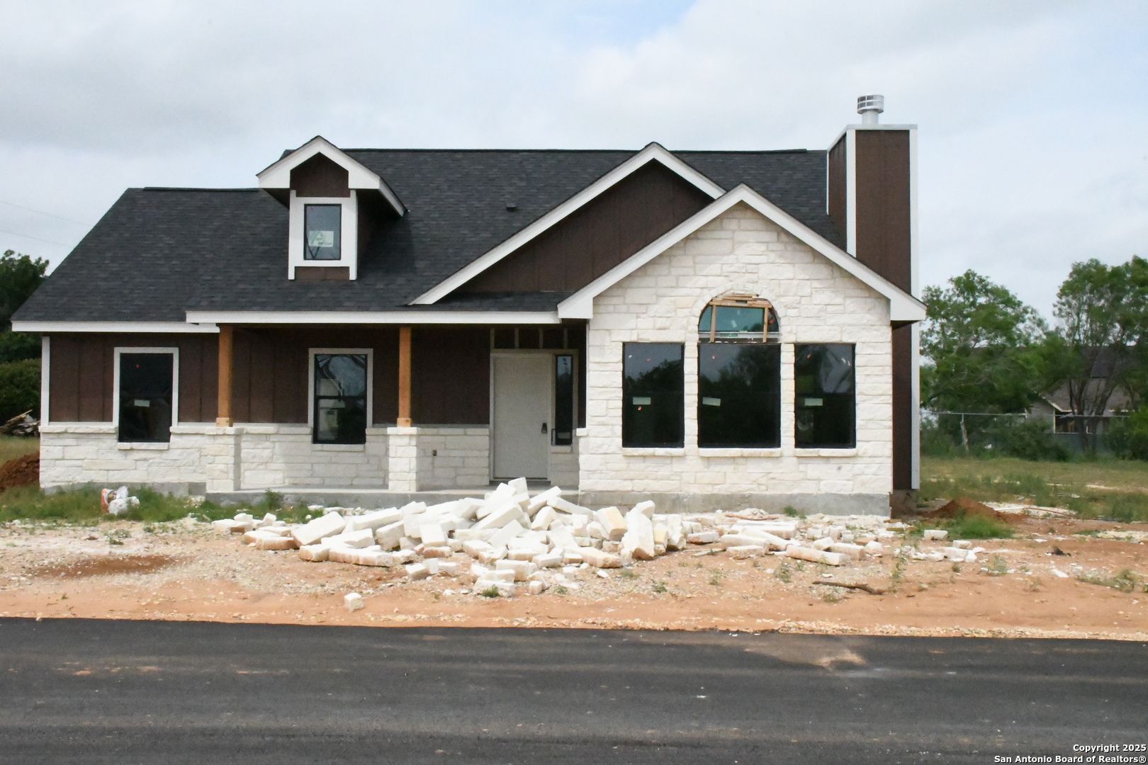 main property photo 9
