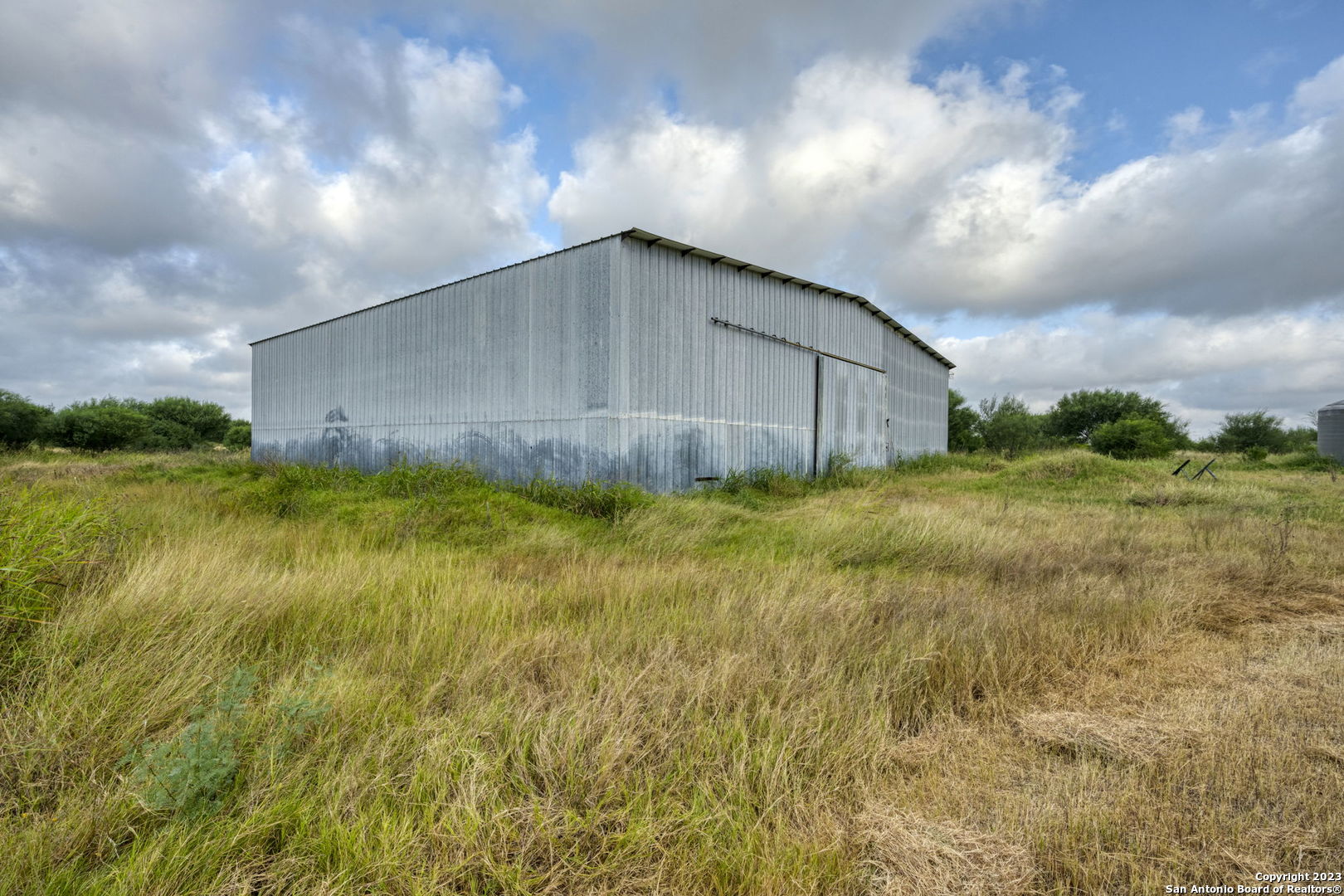 main property photo 30