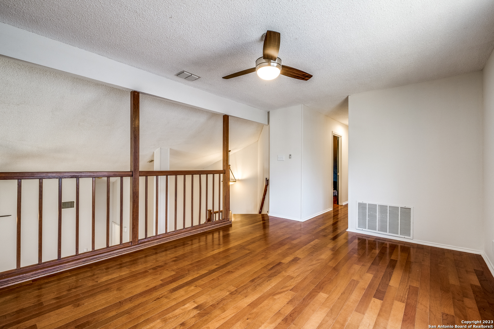 property viewer photo 16