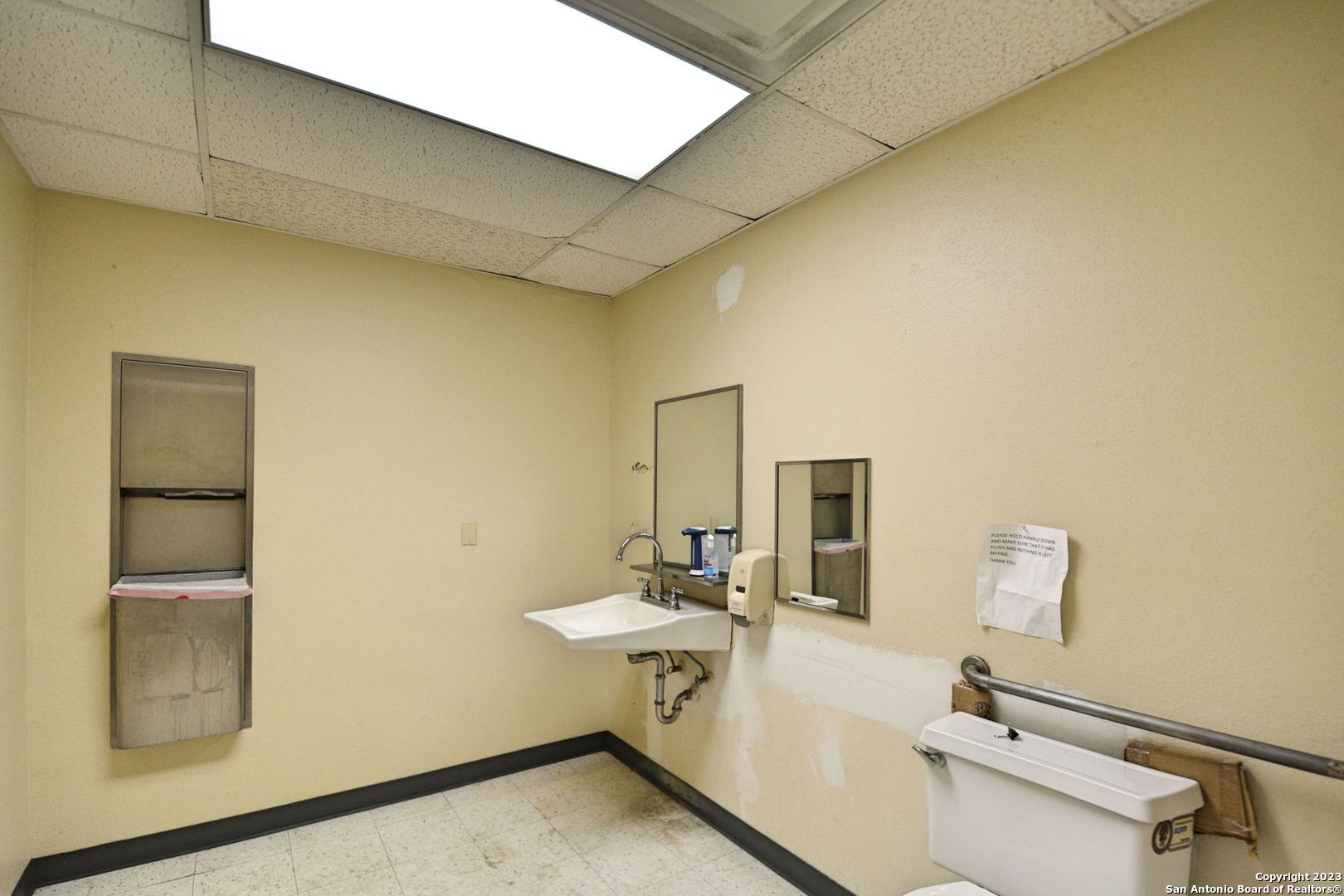 main property photo 13