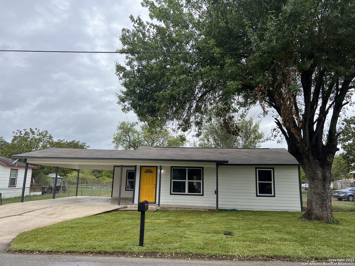 main property photo 3