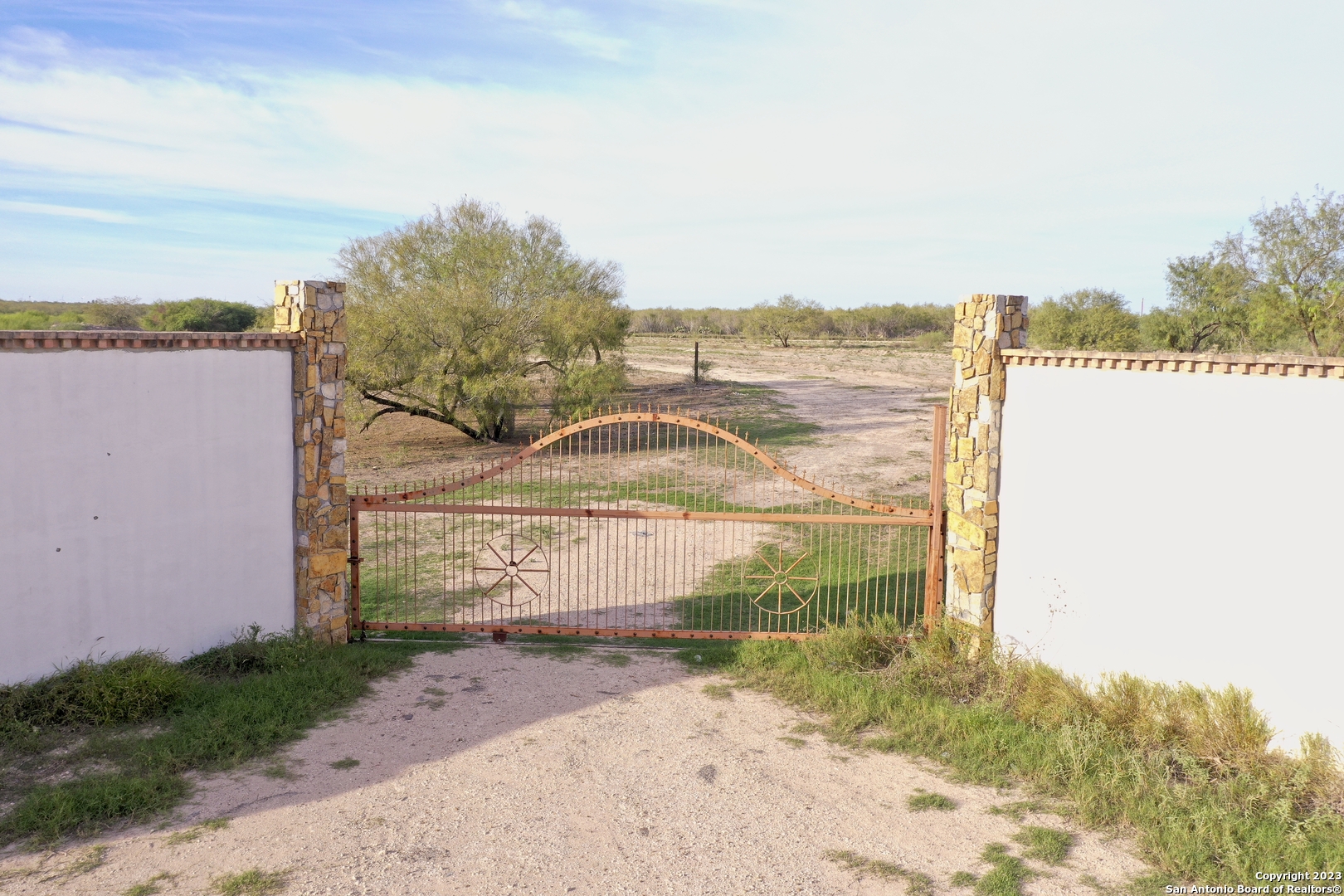main property photo 6