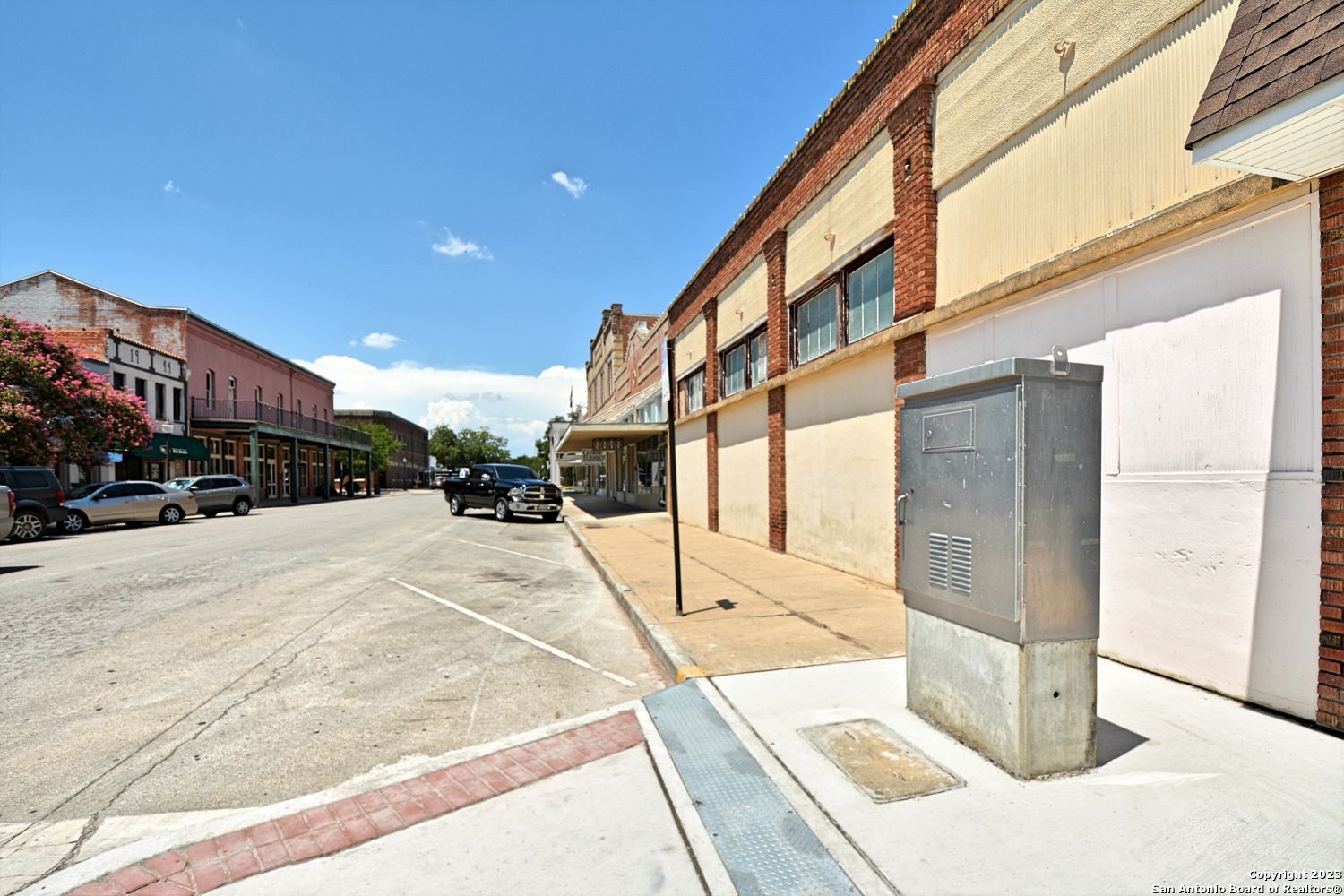 main property photo 3