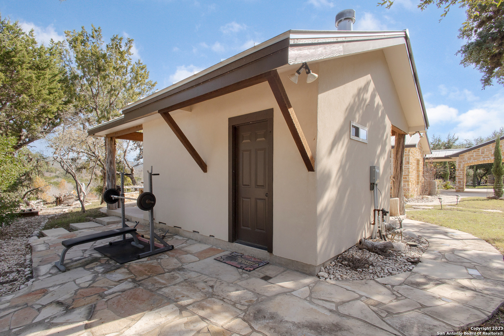 main property photo 10