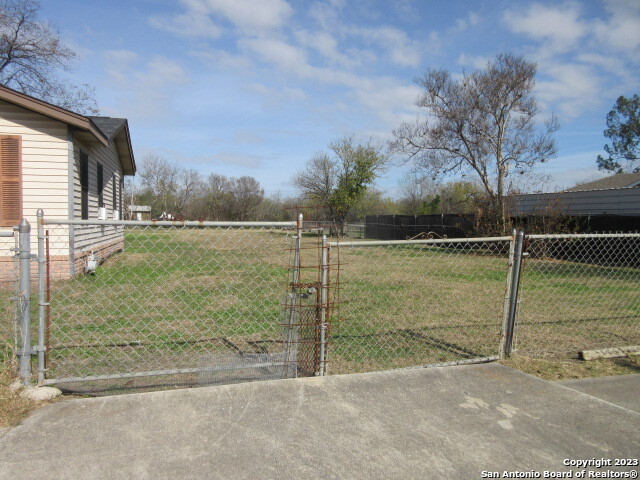 main property photo 4