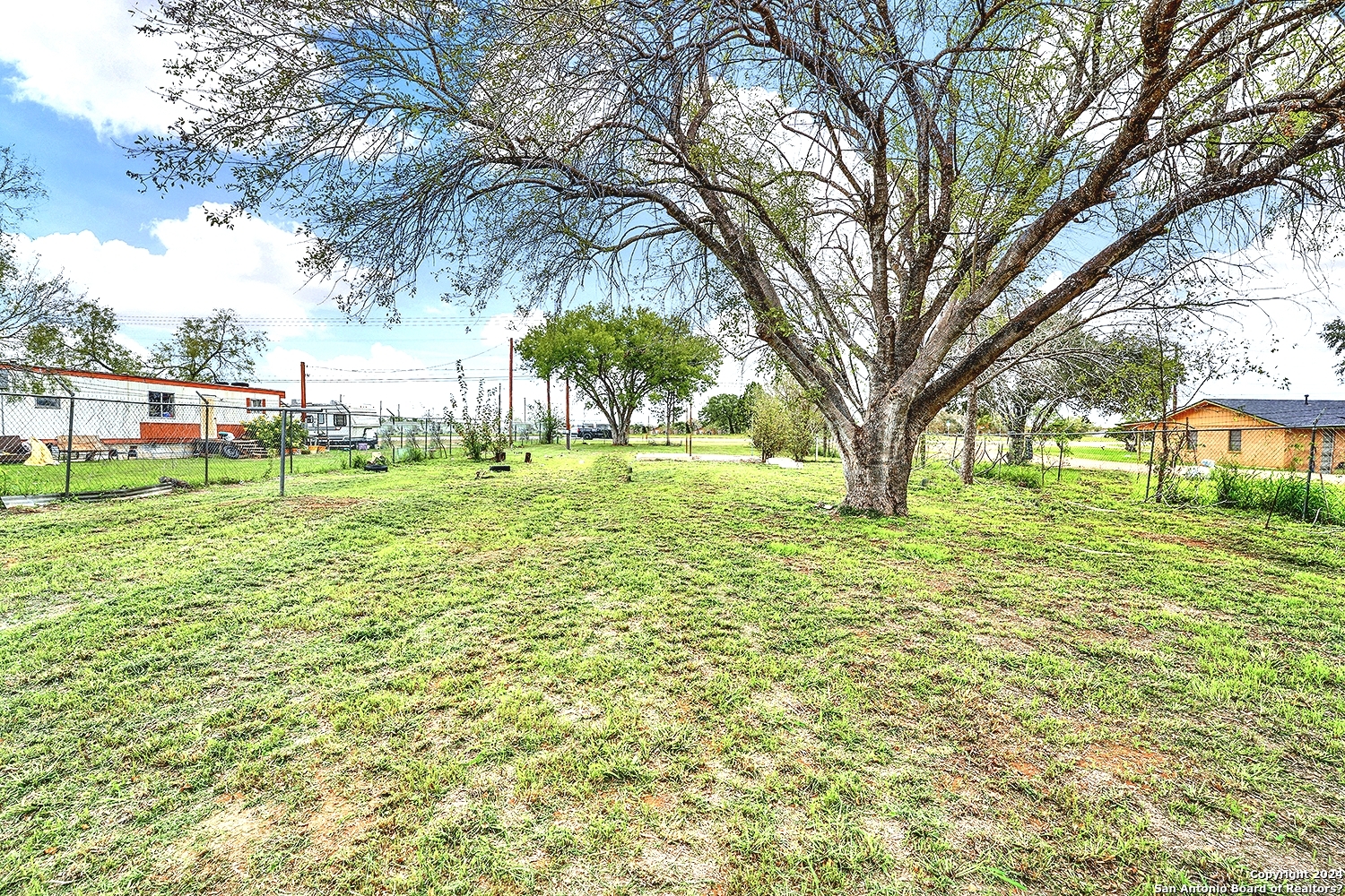 main property photo 14