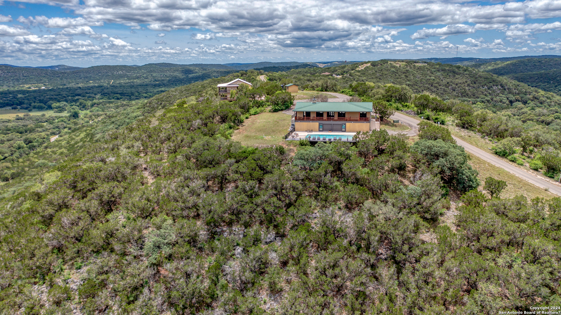 main property photo 4