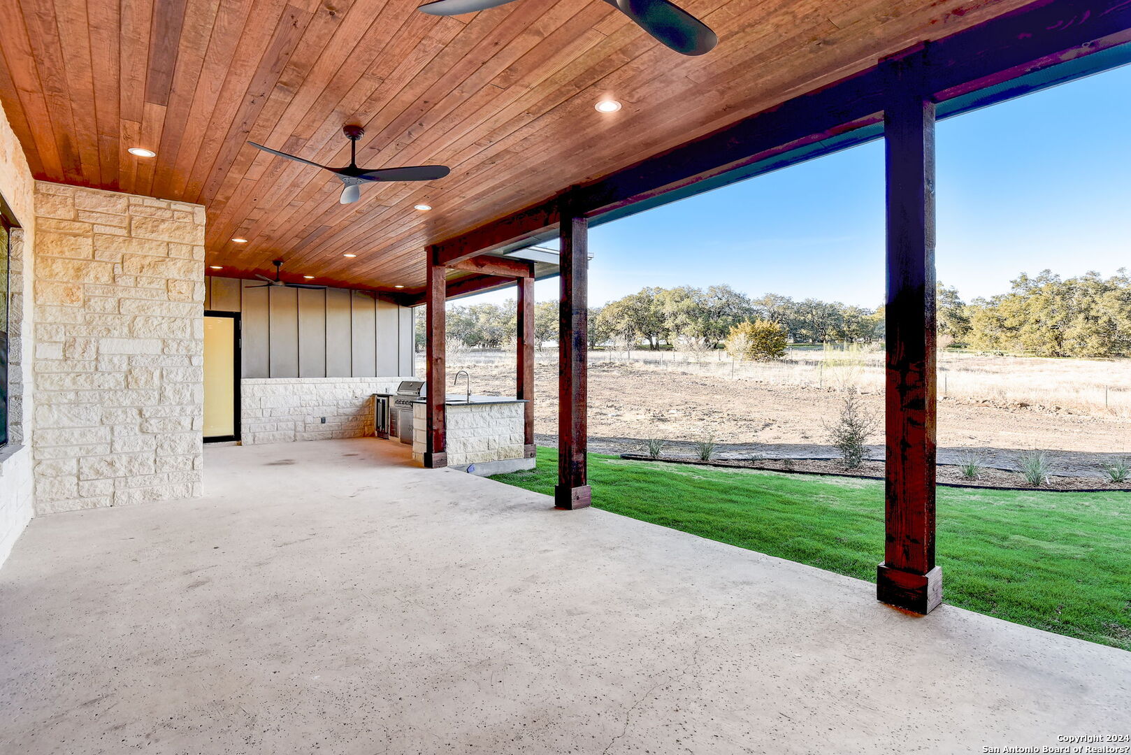 main property photo 9