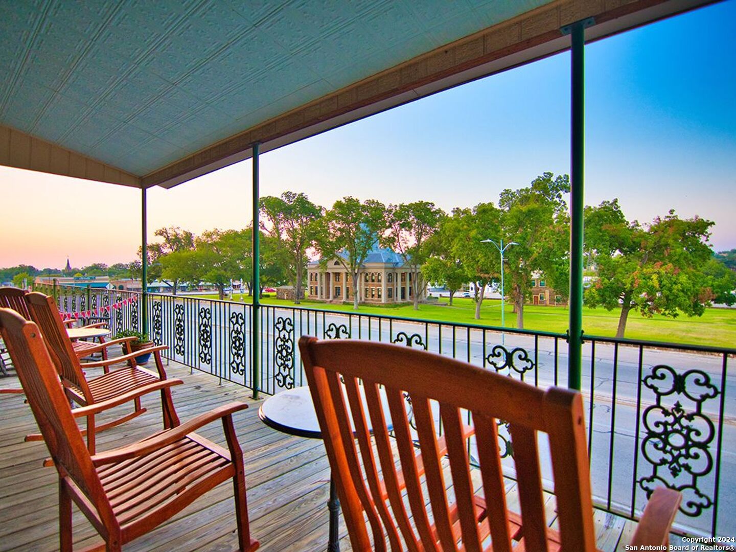 main property photo 10