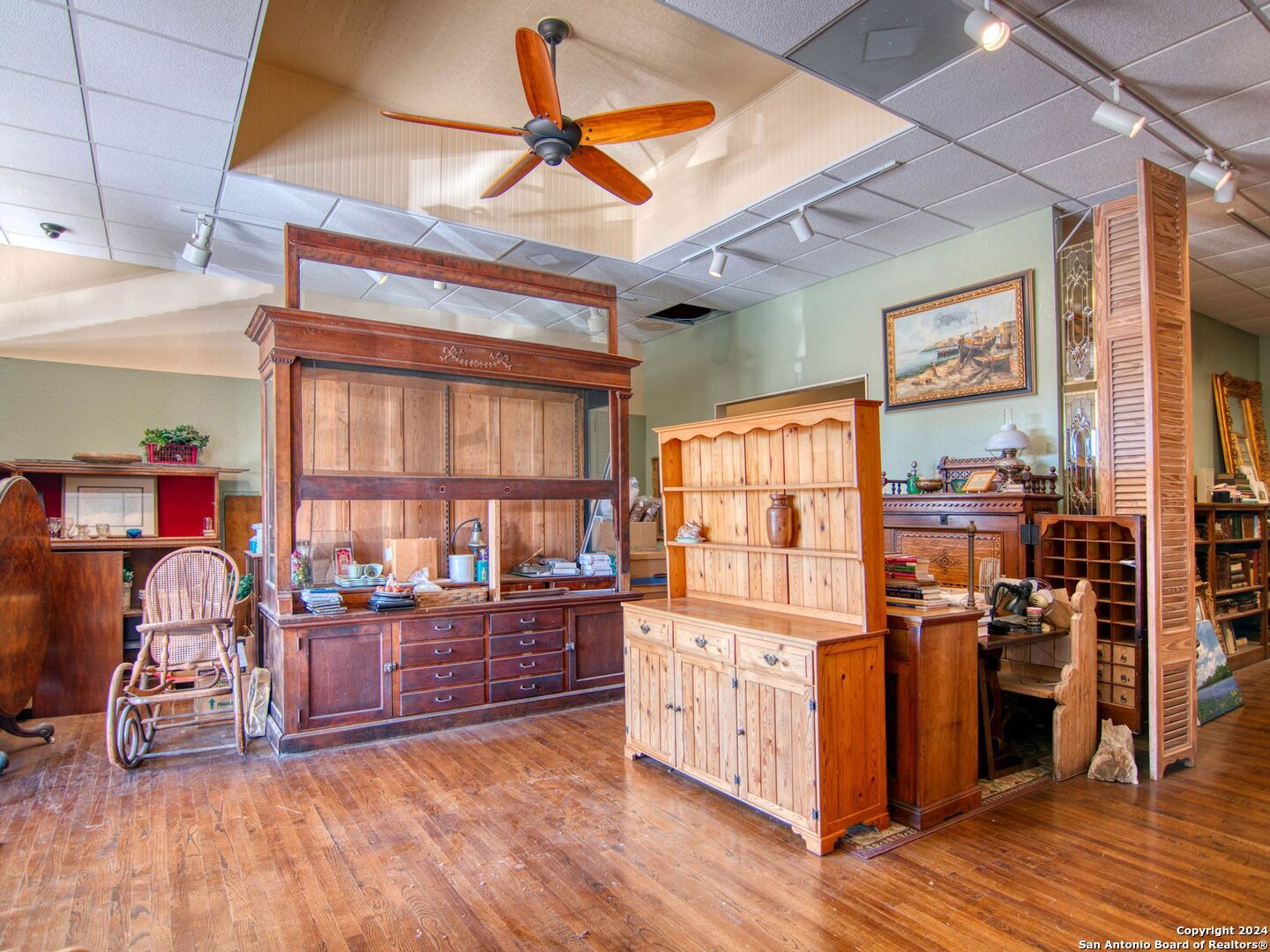 main property photo 14