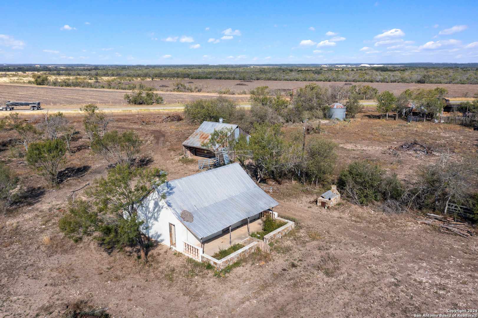 main property photo 32