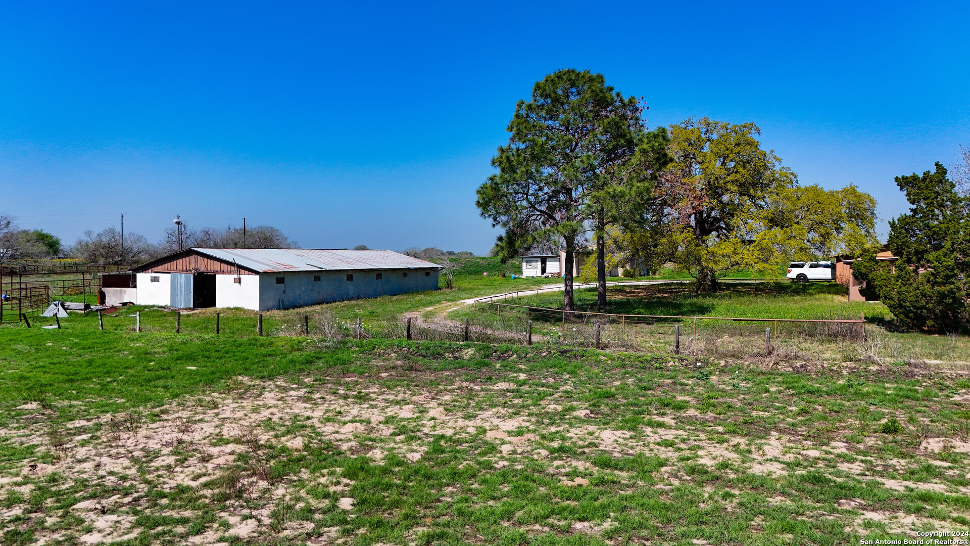 main property photo 8