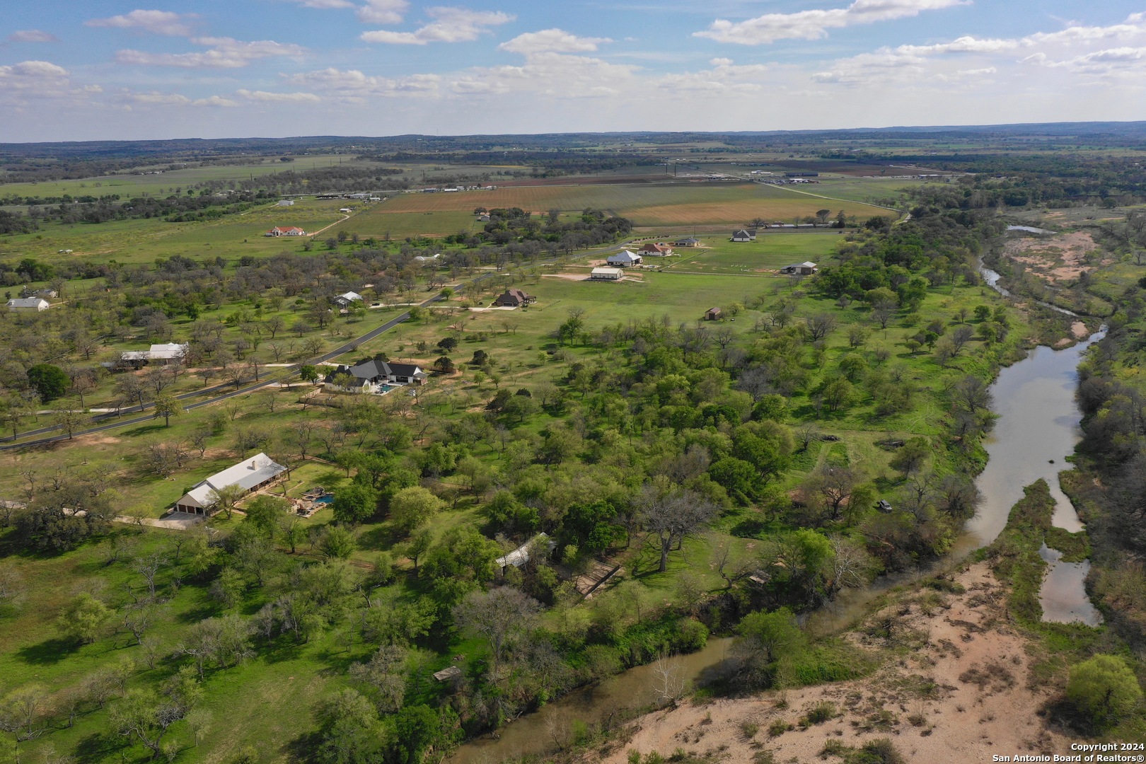 main property photo 28