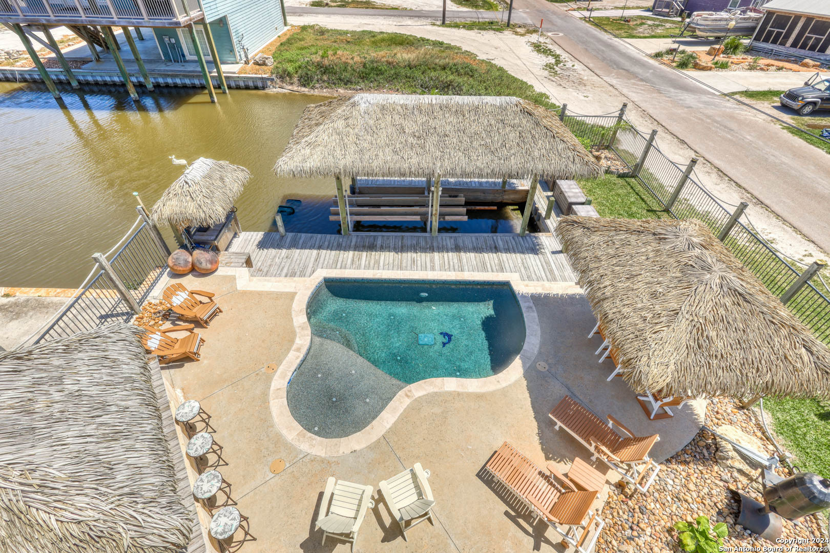 main property photo 30