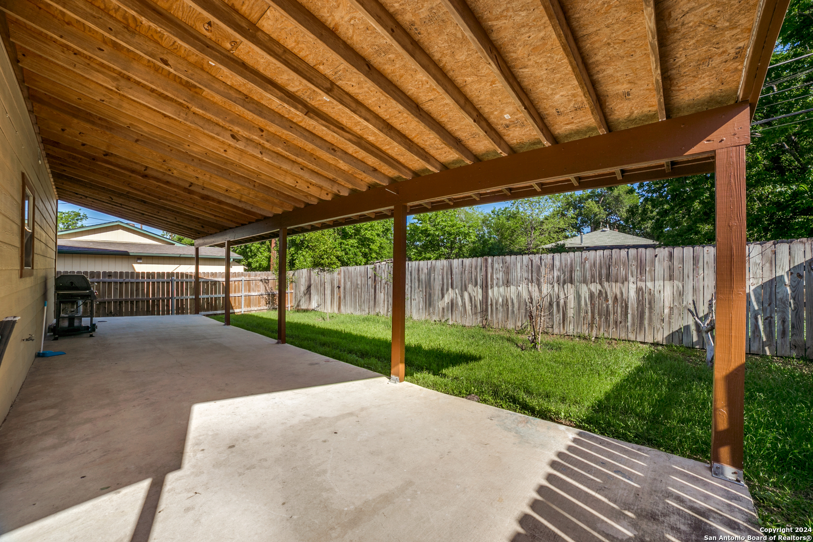 main property photo 32