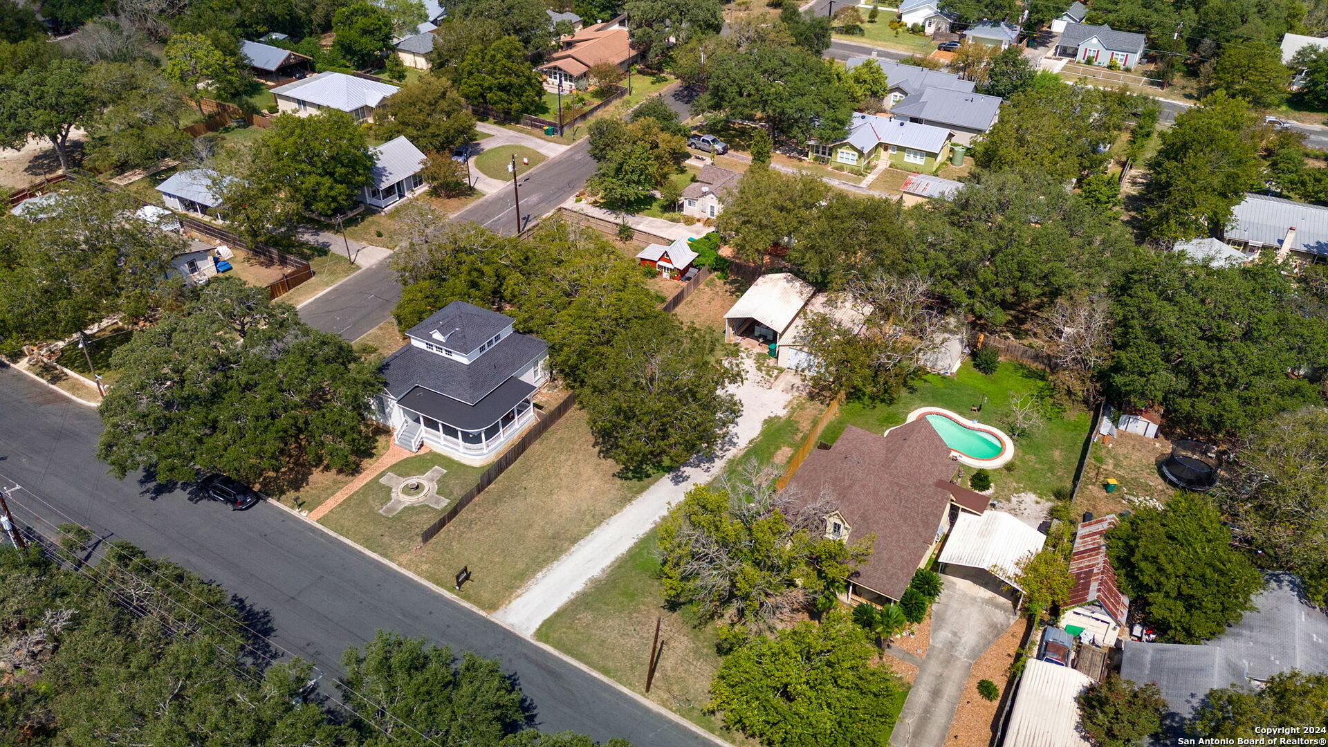 main property photo 8