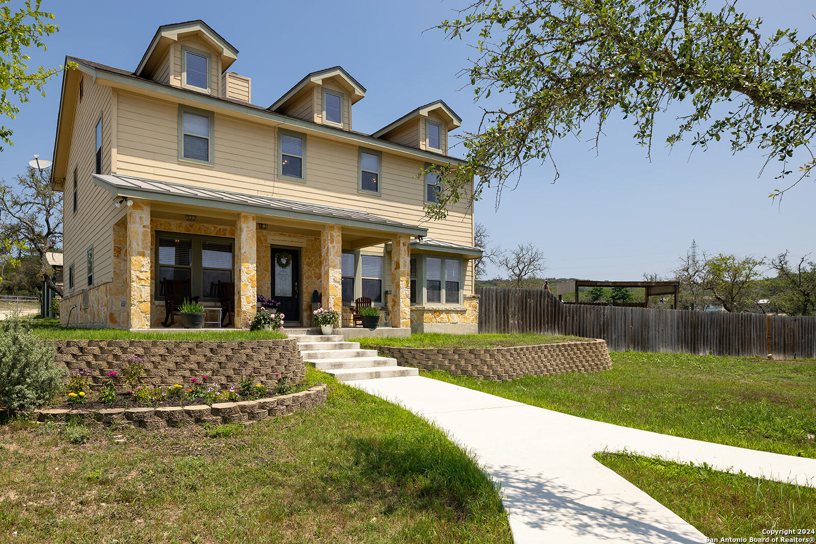 main property photo 2