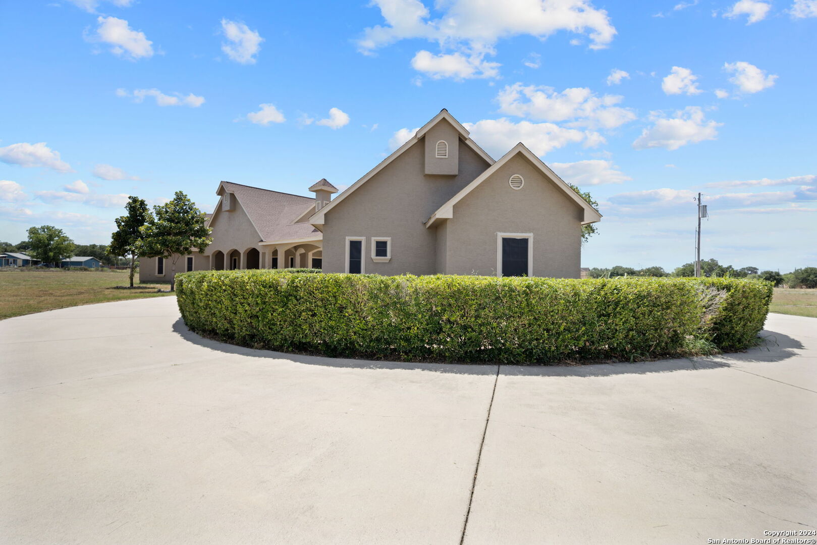 main property photo 41