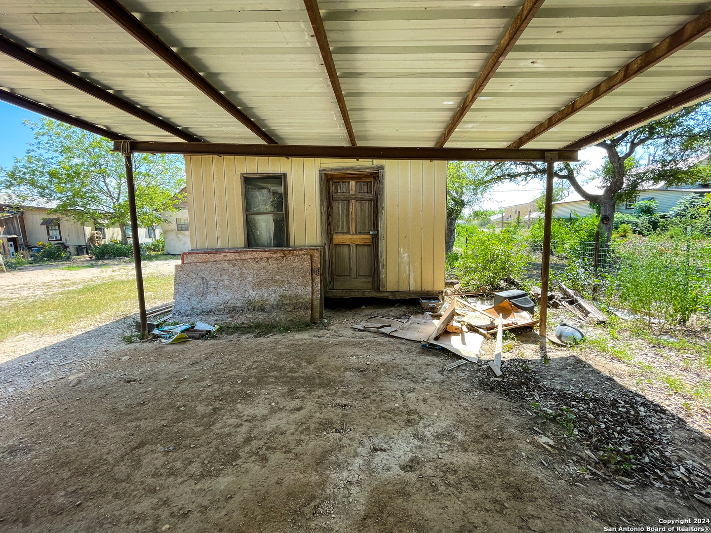 main property photo 3