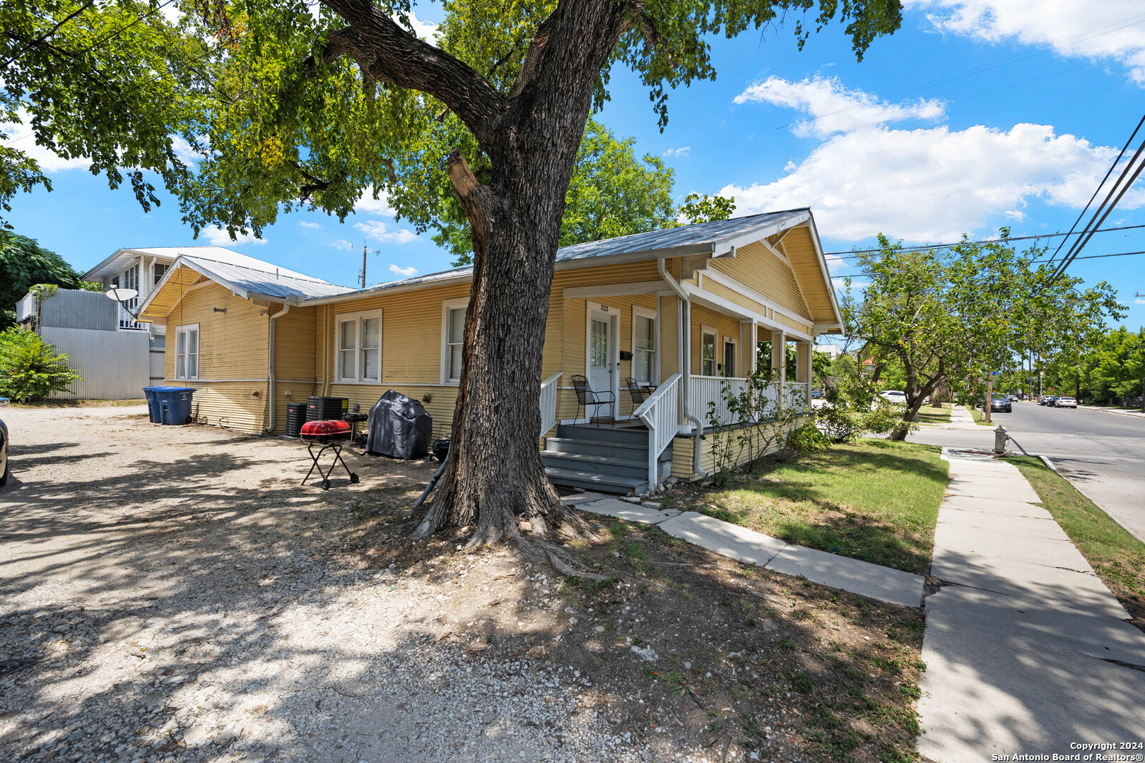 main property photo 12