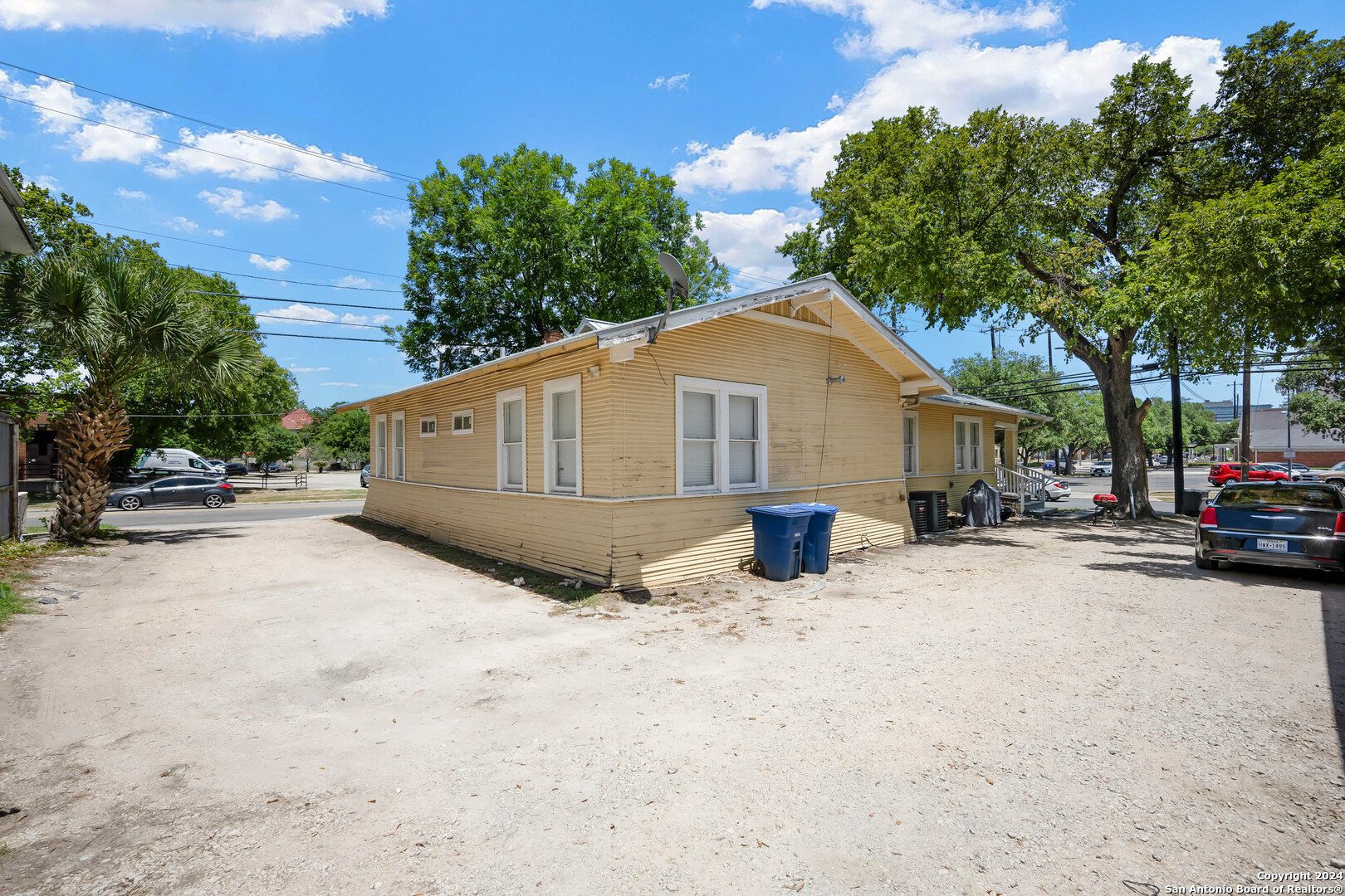 main property photo 13
