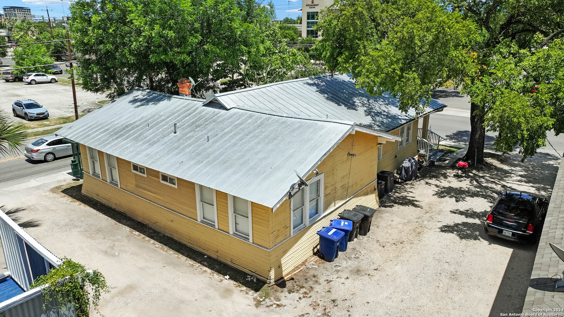 main property photo 14