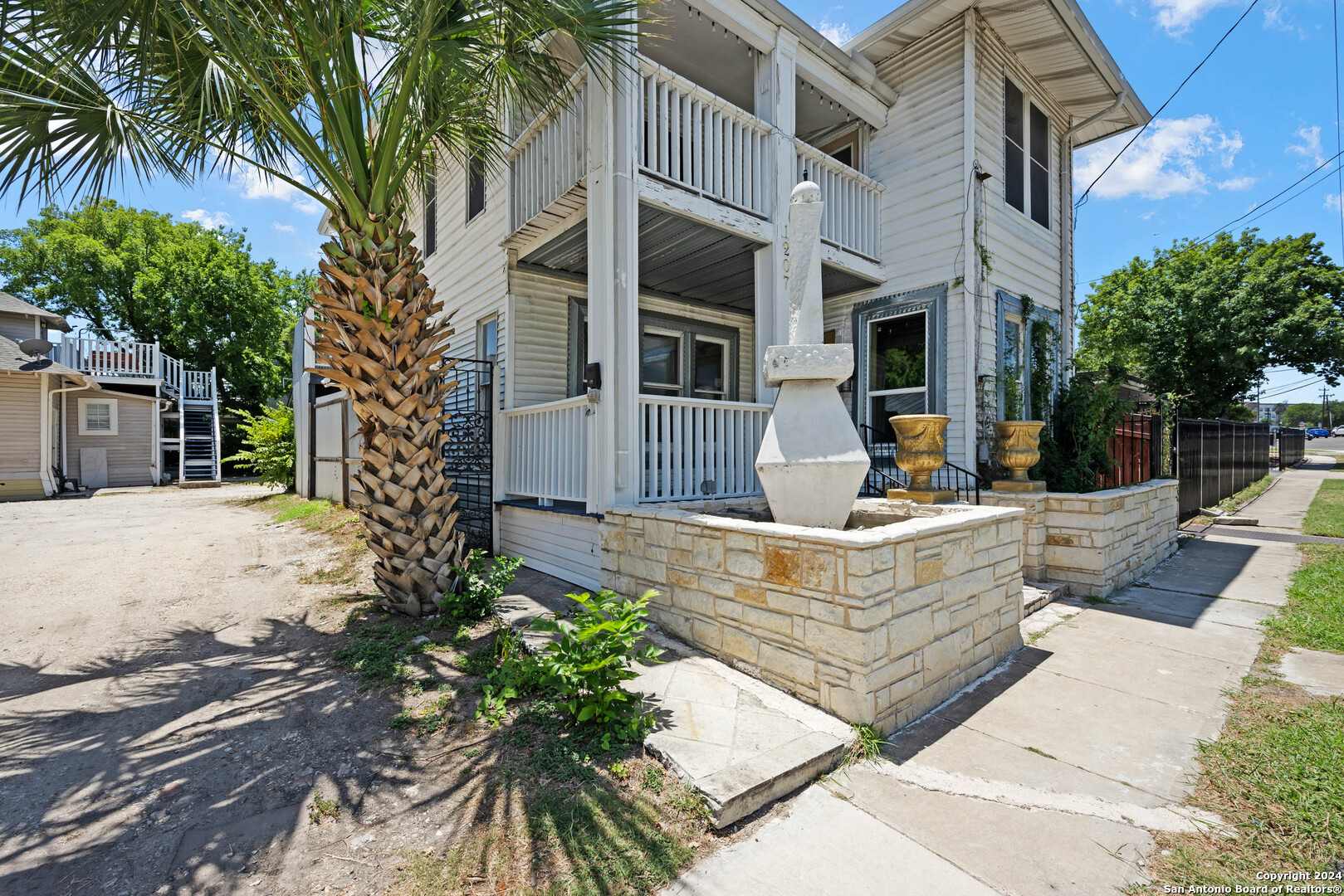 main property photo 16