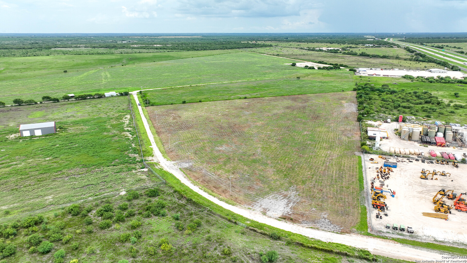 main property photo 10