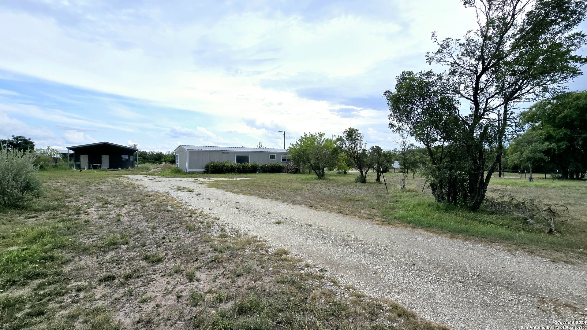 main property photo 13